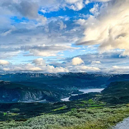 Mjosvang Kafe شقة *